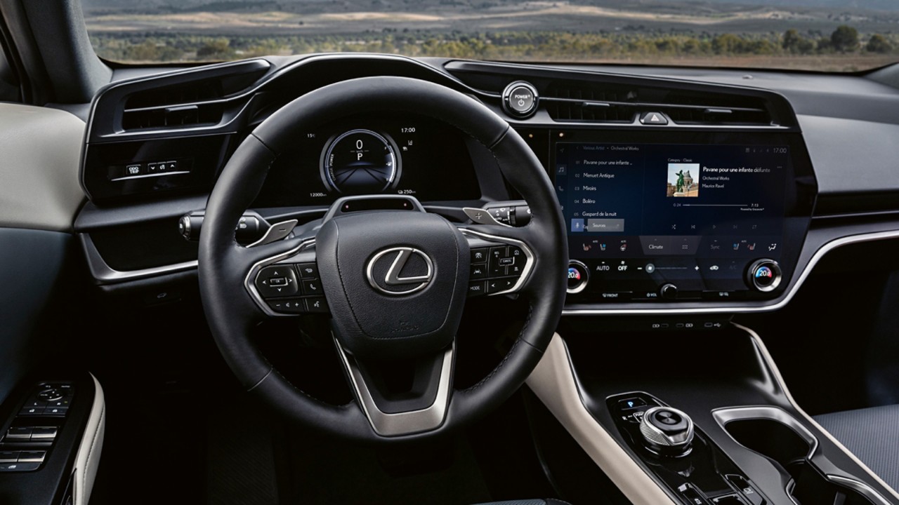 Lexus RZ Fahrer-Cockpit